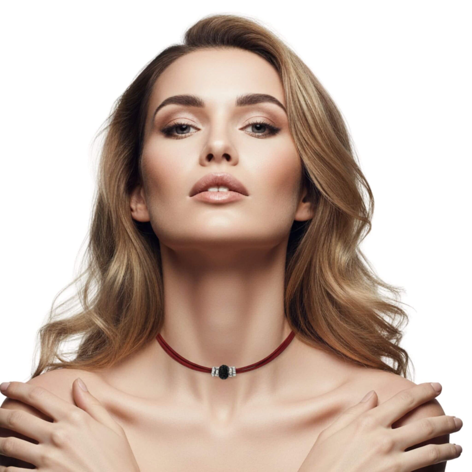 Collar gargantilla de cuero rojo y brillantes de cristal negro