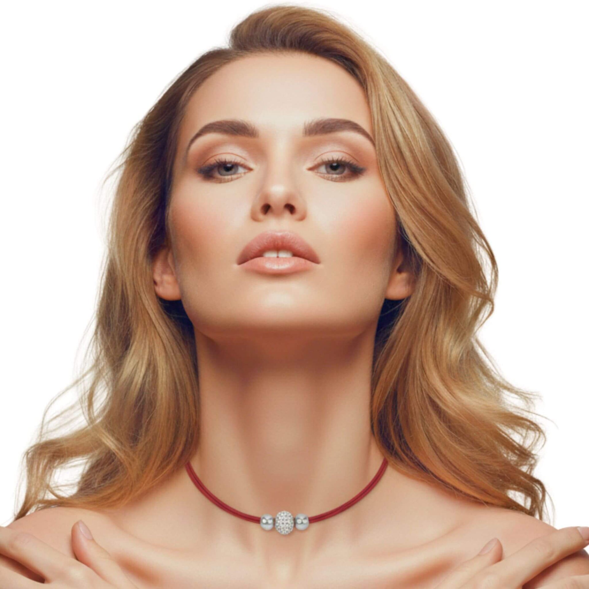 Collar gargantilla de cuero rojo y brillantes de cristal blanco