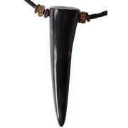 Collar de cuero con cuerno de vaca y rondelles de strass