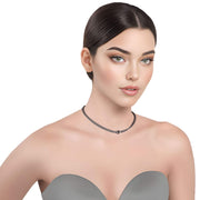 Collar gargantilla de cuero sintético trenzado gris y rondelles de strass