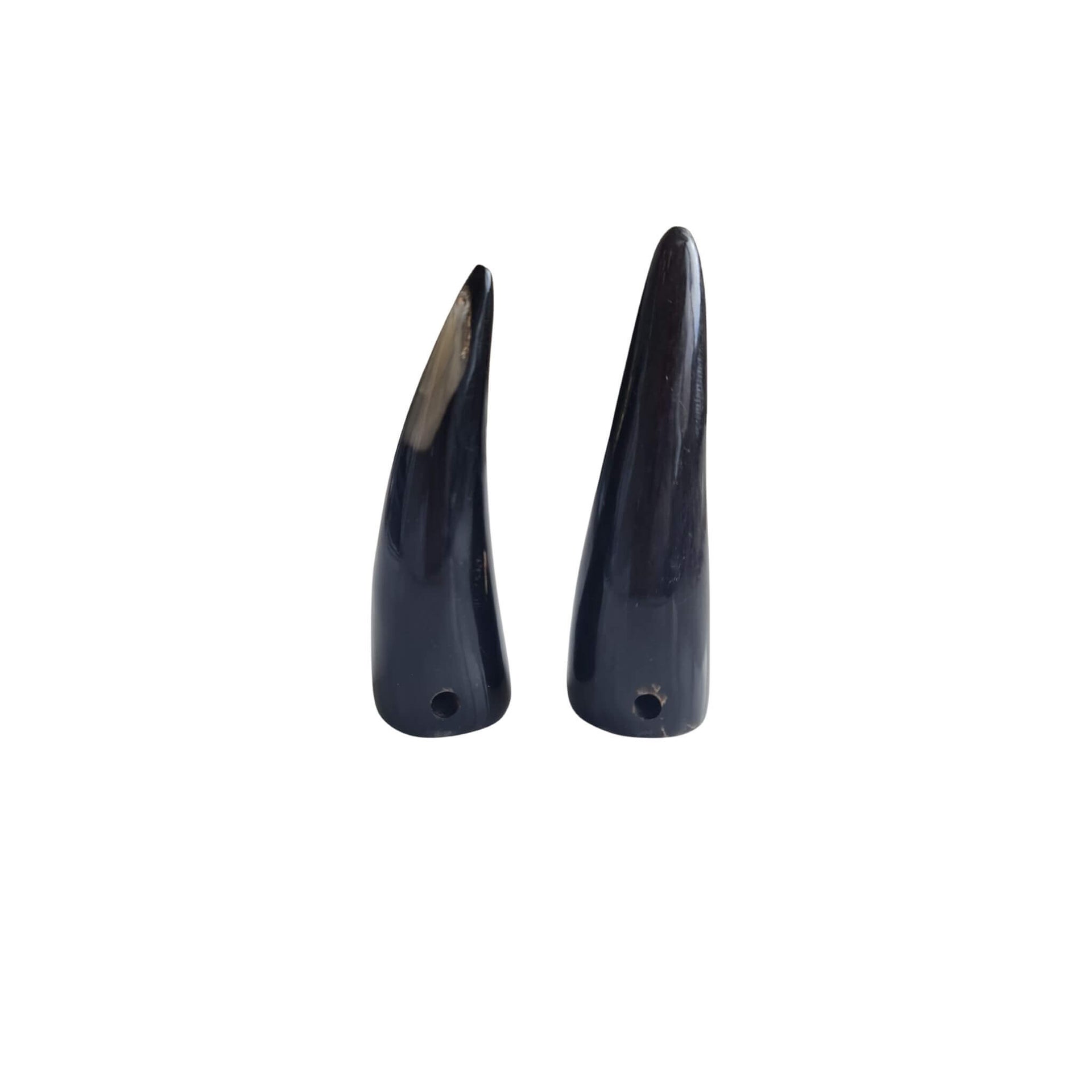 Collar colgante con cuerno natural de vaca marrón oscuro