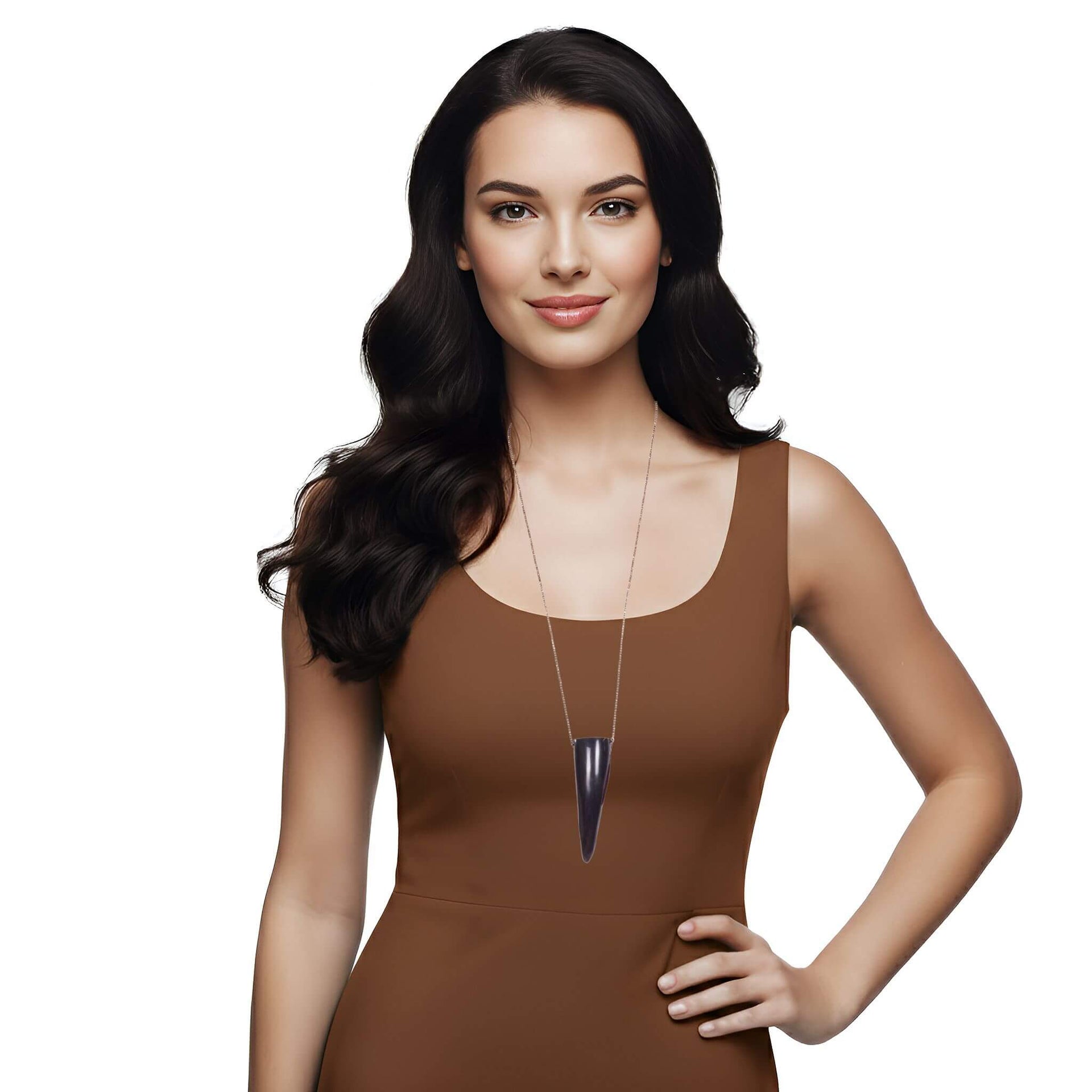 Collar colgante con cuerno natural de vaca marrón oscuro