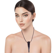 Collar de cuero con cuerno de vaca y rondelles de strass