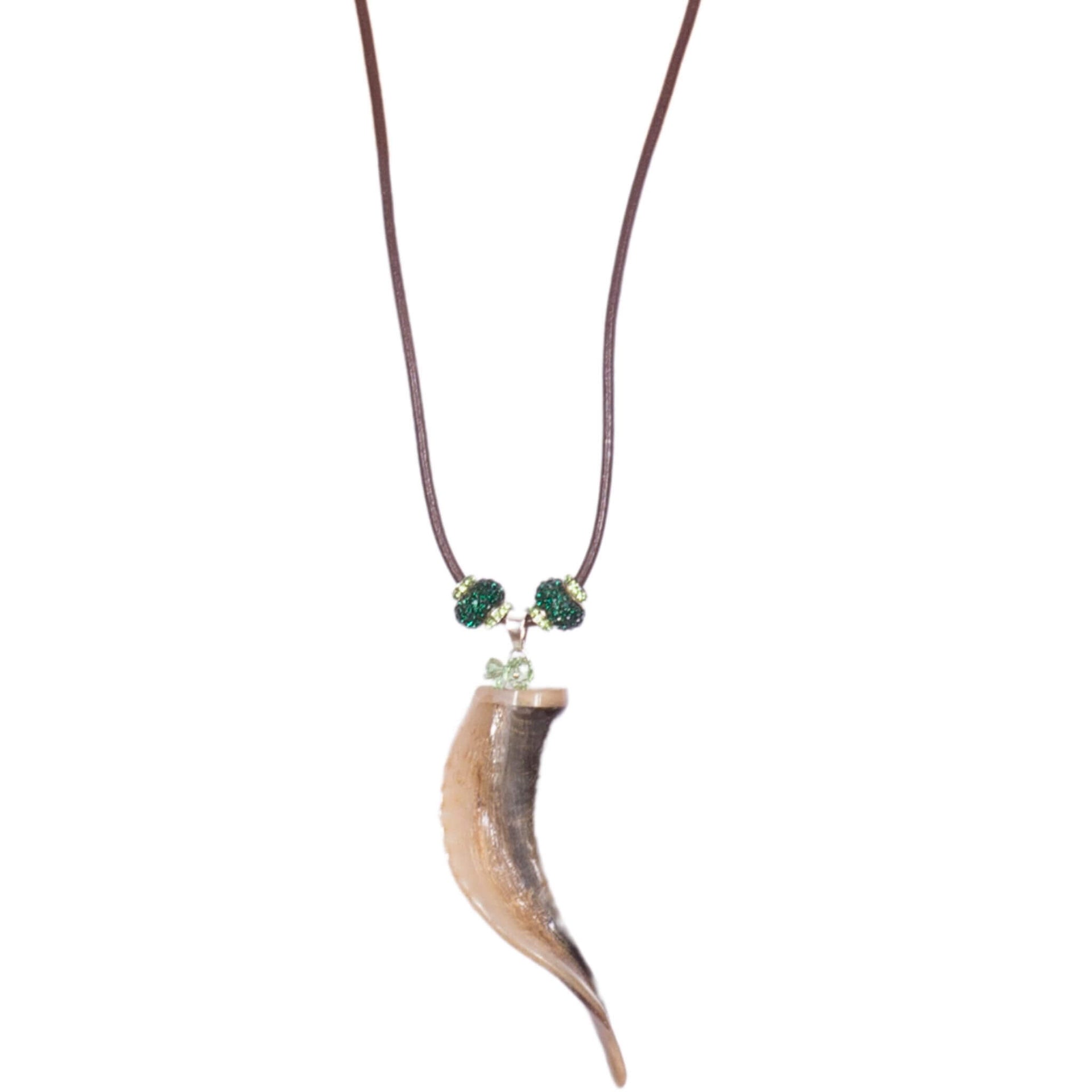 Collar de cuero cuerno búfalo y brillantes de cristal verde