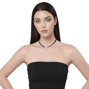 Collar gargantilla de cuero negro y brillantes de cristal blancos