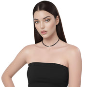 Collar gargantilla de cuero negro y brillantes de cristal blancos
