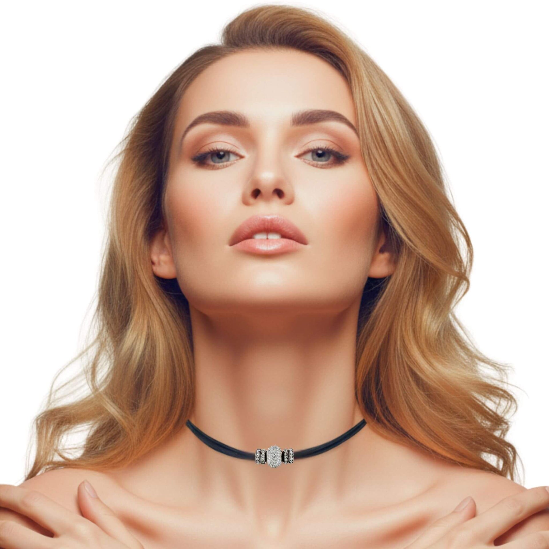 Collar gargantilla de cuero negro y brillantes de cristal blancos
