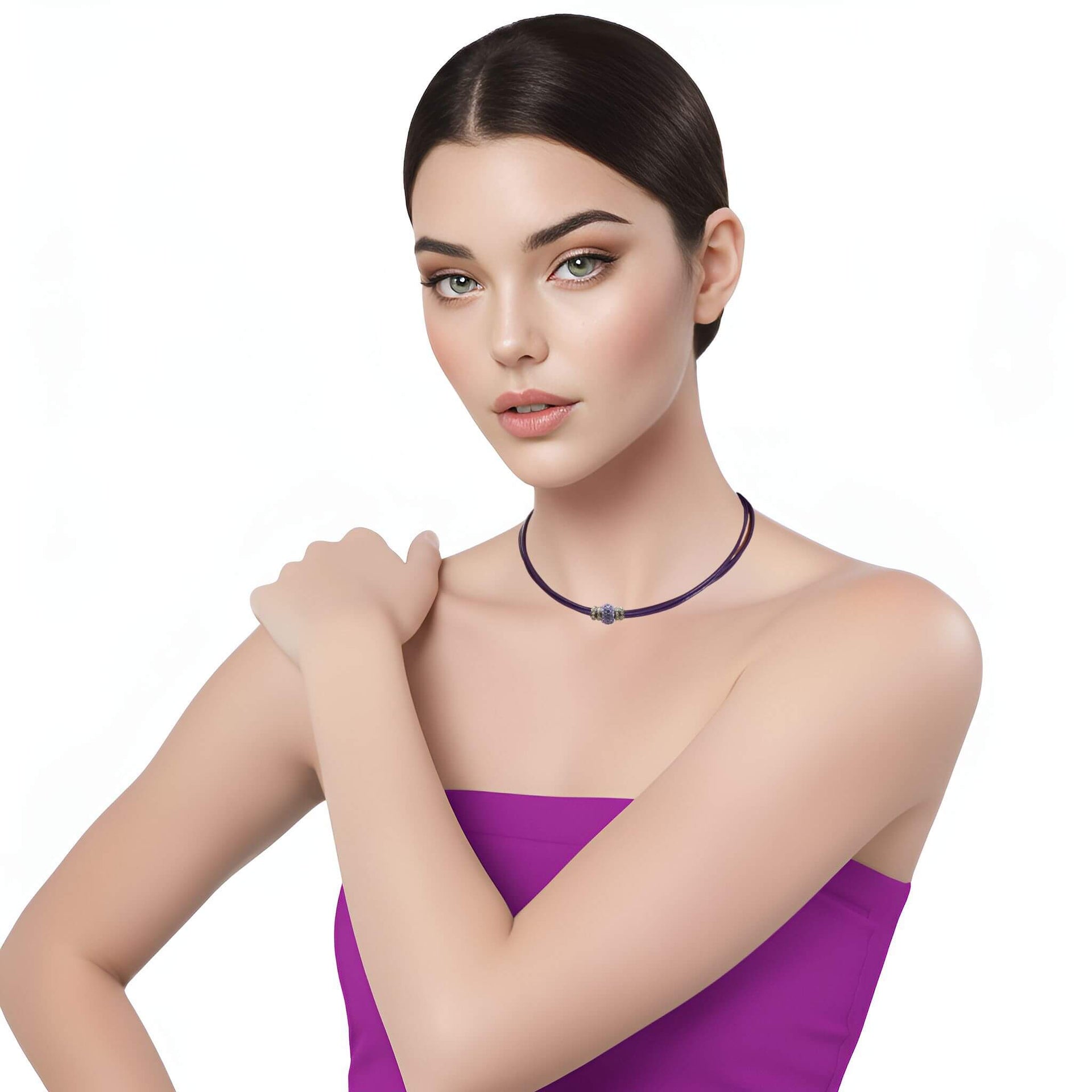 Collar gargantilla de cuero morado y brillantes de cristal morado