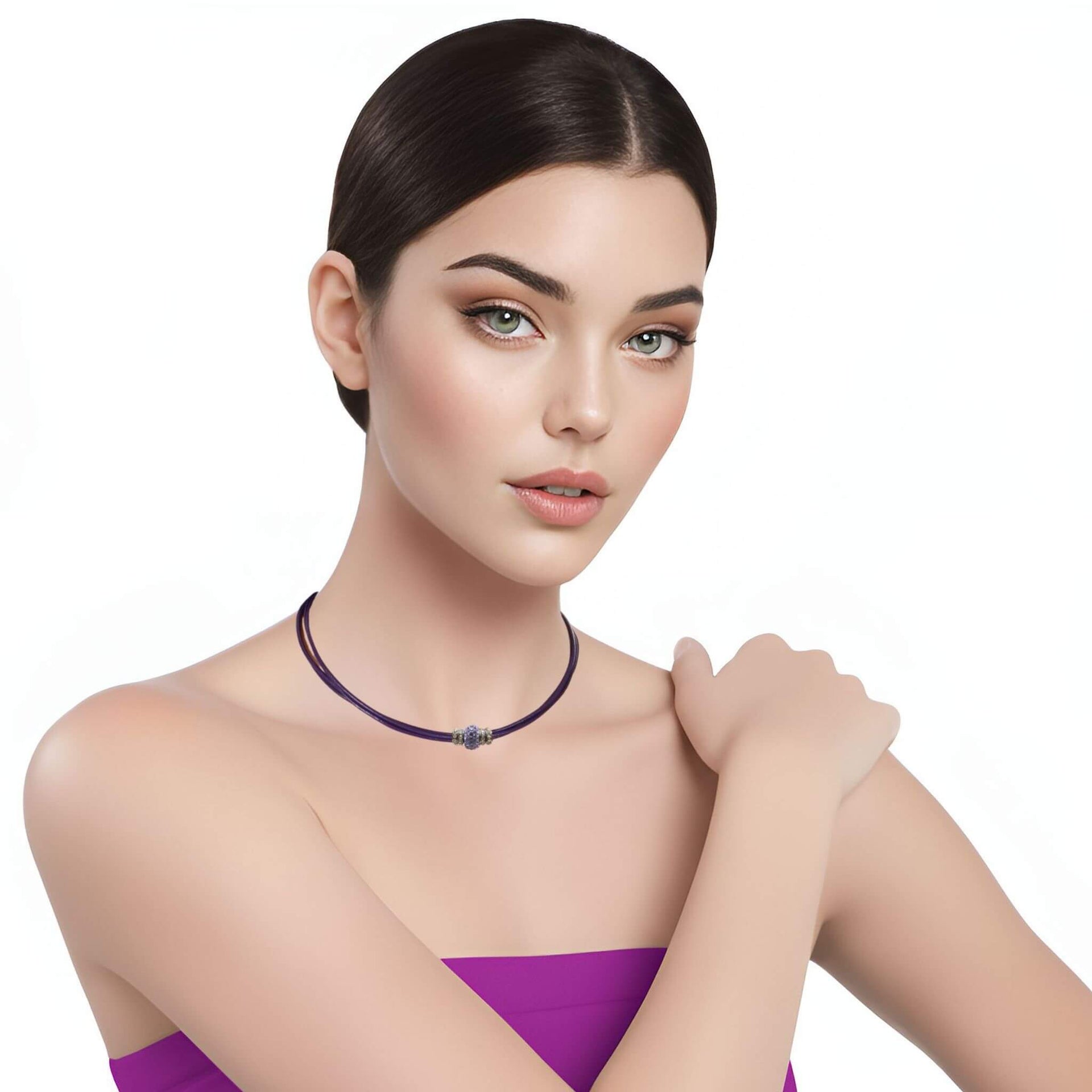Collar gargantilla de cuero morado y brillantes de cristal morado