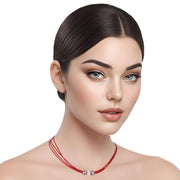 Collar gargantilla de cuero rojo y brillantes de cristal blanco