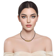 Collar gargantilla de cuero marrón y tubo dorado