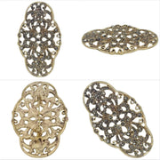 Broche metal dorado y brillantes de strass en gris oscuro. Mide 8 cm de largo por 4 cm de alto. El alfiler trasero es de 6 cm con cierre de seguridad.
