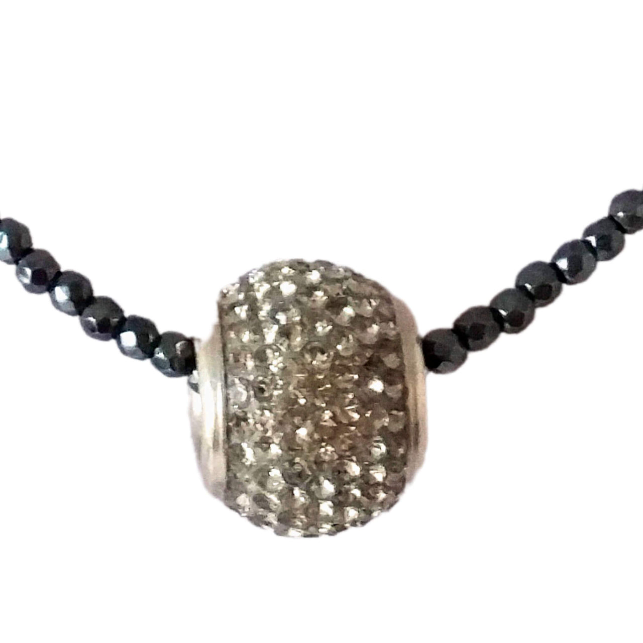 Collar de hematite negro y central de cristal de brillantes gris