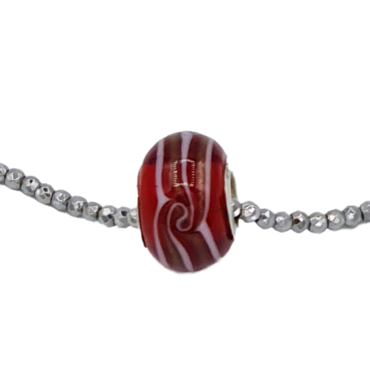 #color_silver Collar de hematite plata y pieza central de cristal de murano rojo