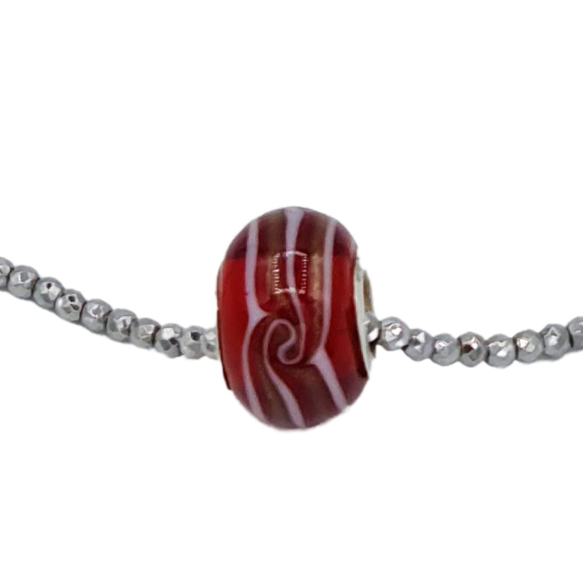 #color_silver Collar de hematite plata y pieza central de cristal de murano rojo