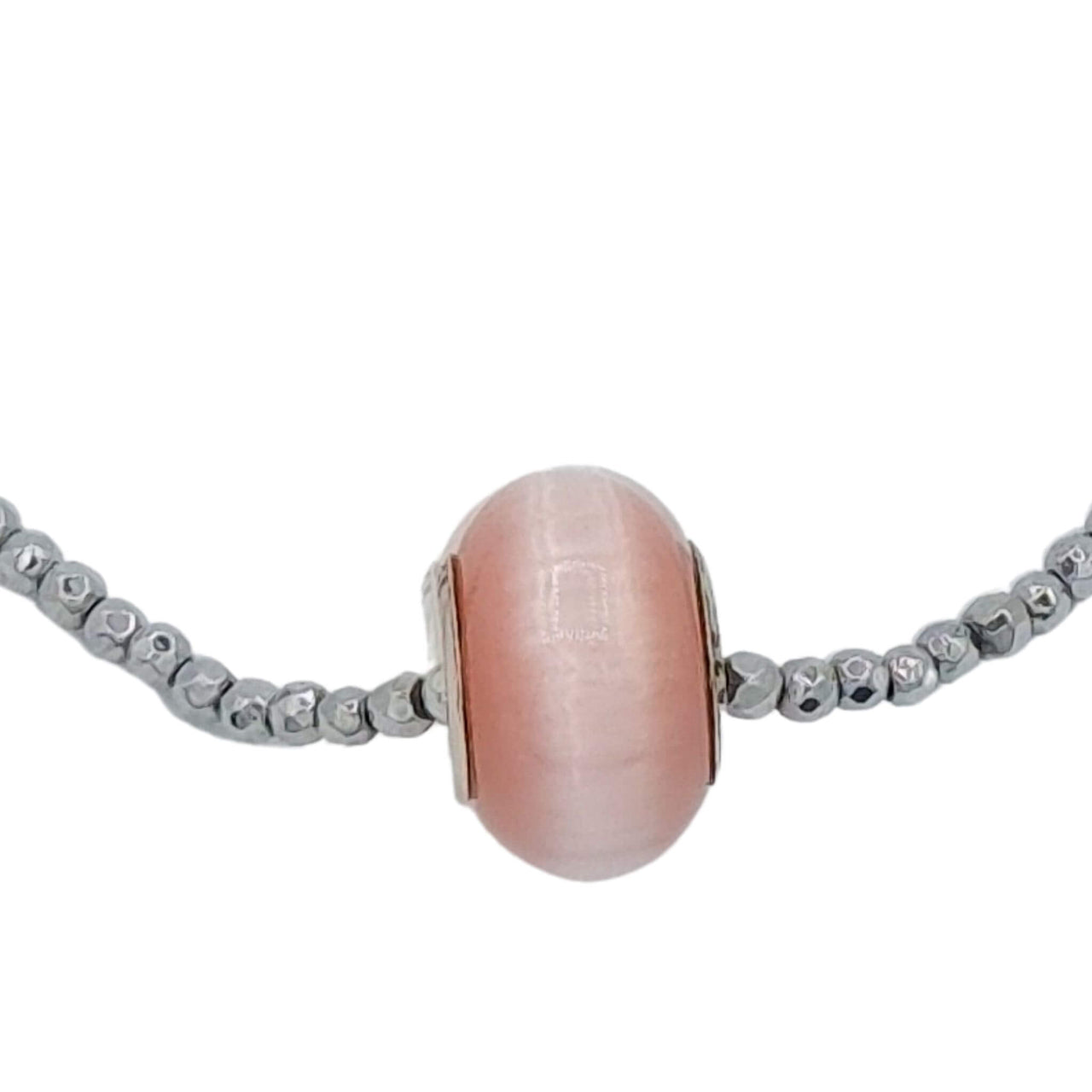 Collar de hematite y pieza central de ojo de gato rosa