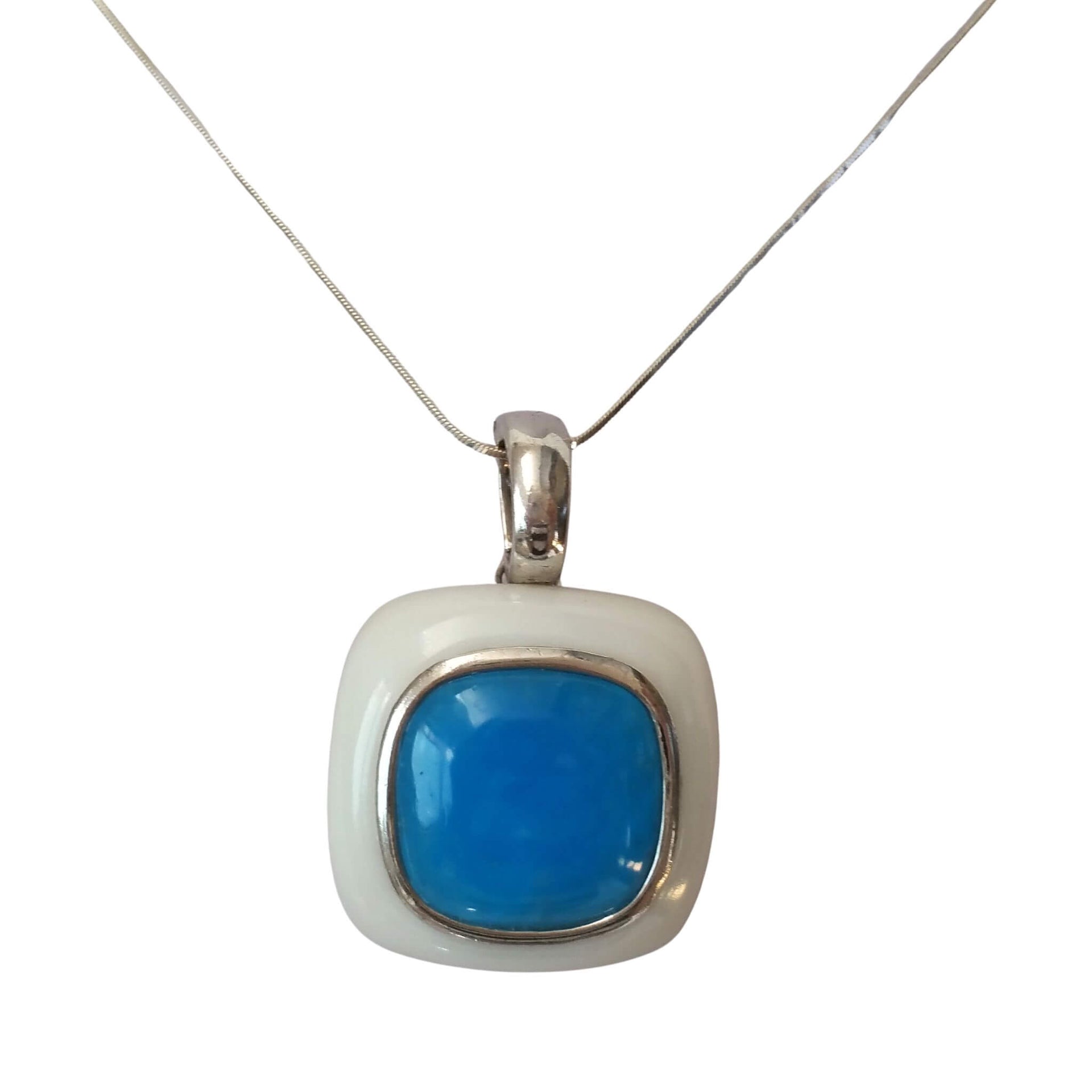 Collar colgante de plata de ley con jade blanco y cuarzo azul turquesa