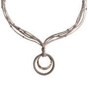 Collar de plata tejida con adorno de plata redondo