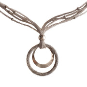 Collar de plata tejida con adorno de plata redondo