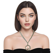 Collar de plata tejida con adorno de plata redondo