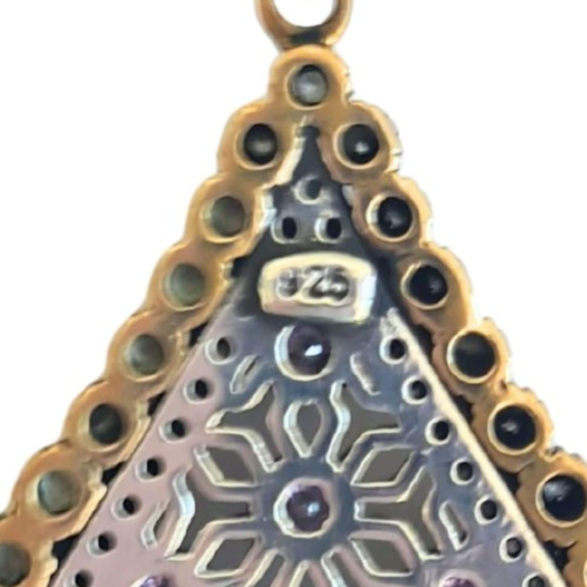 Colgante lágrima de plata de ley con circonitas blancas y brillantes lilas