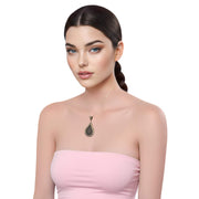 Colgante lágrima de plata de ley con circonitas blancas y brillantes lilas