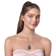 Colgante lágrima de plata de ley con circonitas blancas y brillantes lilas