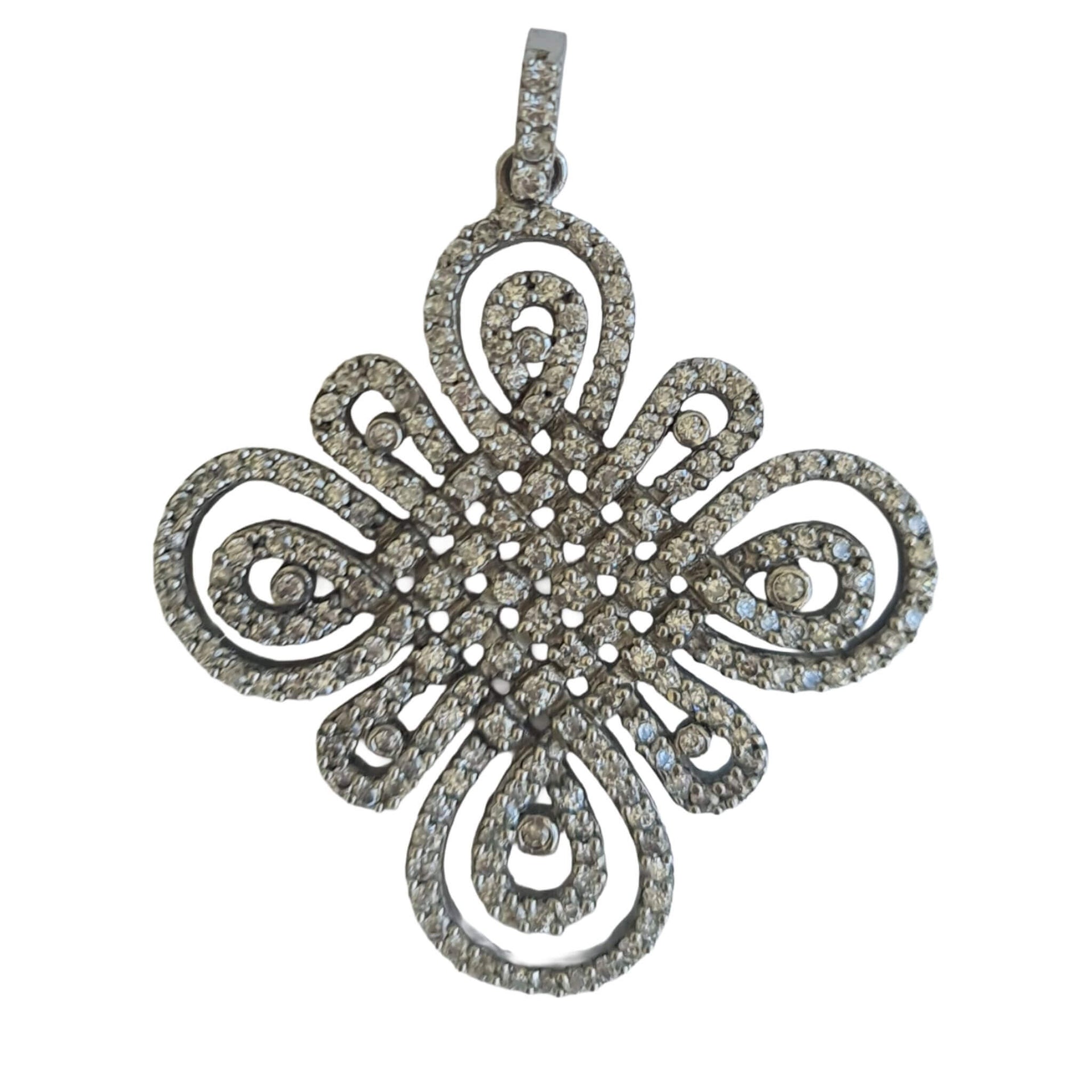 Colgante cruz entrelazada de plata de ley con circonitas blancas