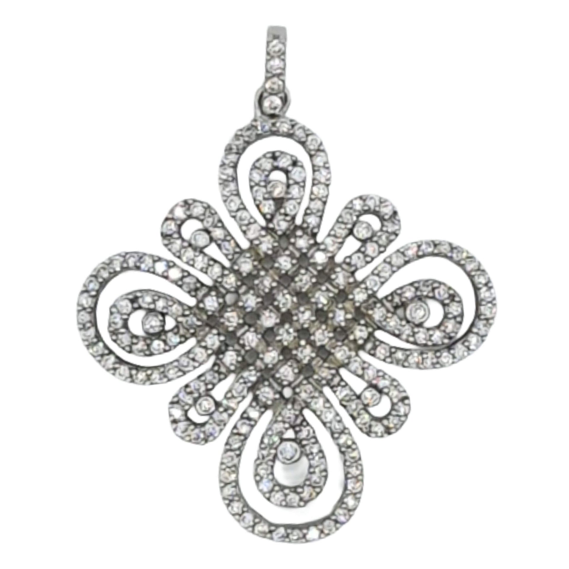 Colgante cruz entrelazada de plata de ley con circonitas blancas