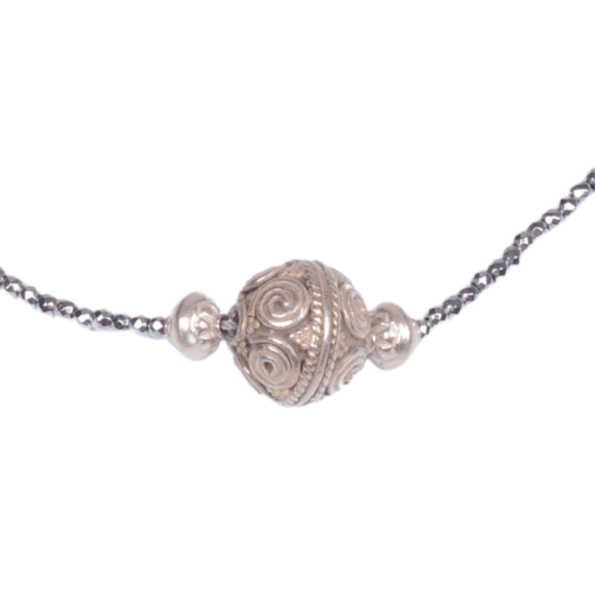Collar de hematite plata y bola central labrada en plata de ley