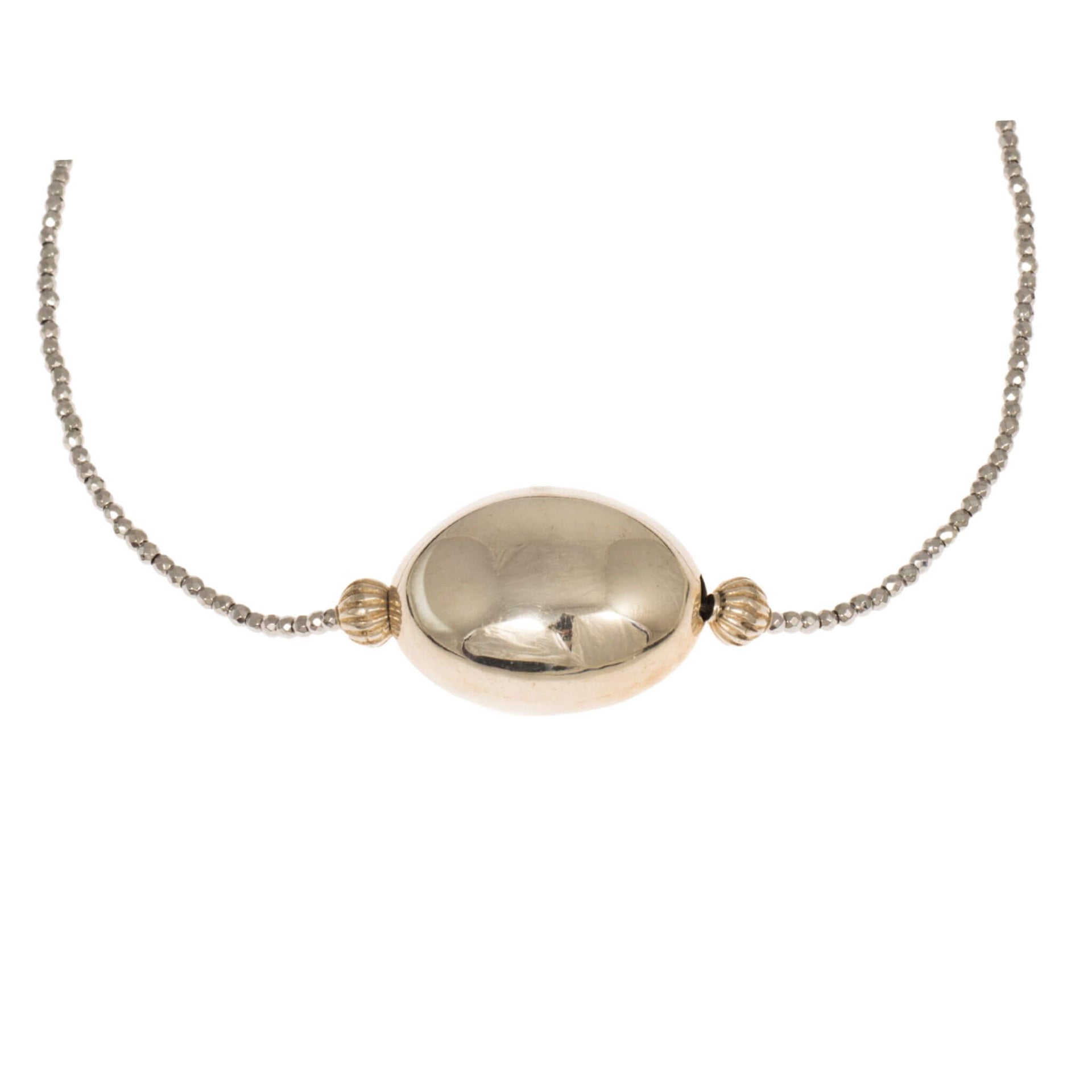 Collar de hematite plata y pieza y huevo oval central de plata de ley