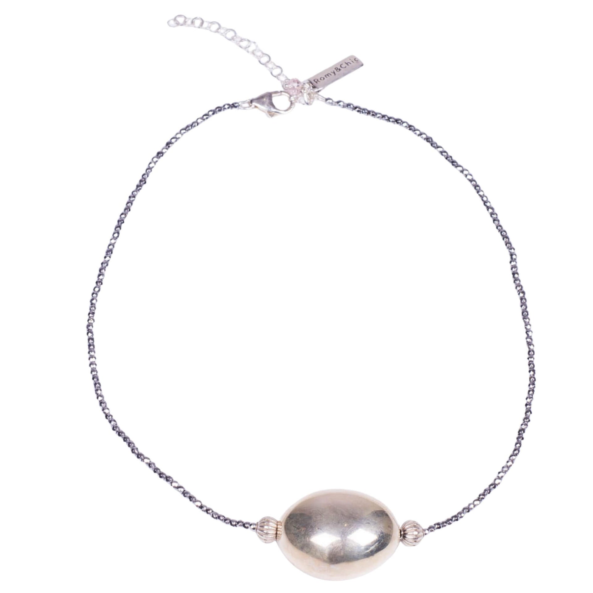Collar de hematite plata y pieza y huevo oval central de plata de ley