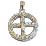 Colgante redondo de plata de ley con cruz de circonitas blancas