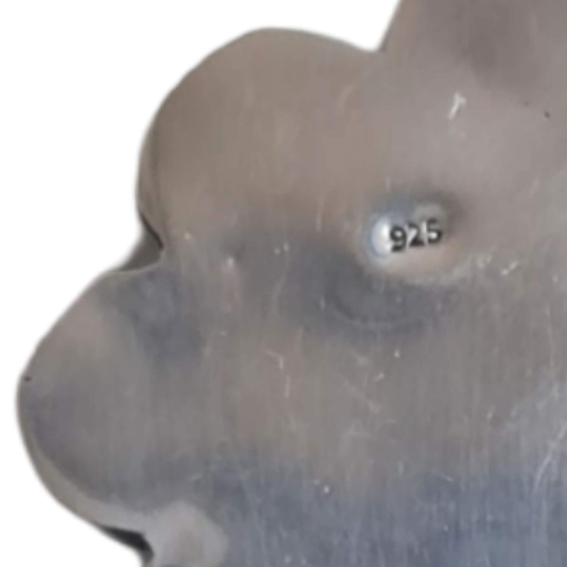 Colgante de plata de ley con piedras semipreciosas de esmeraldas y rubíes