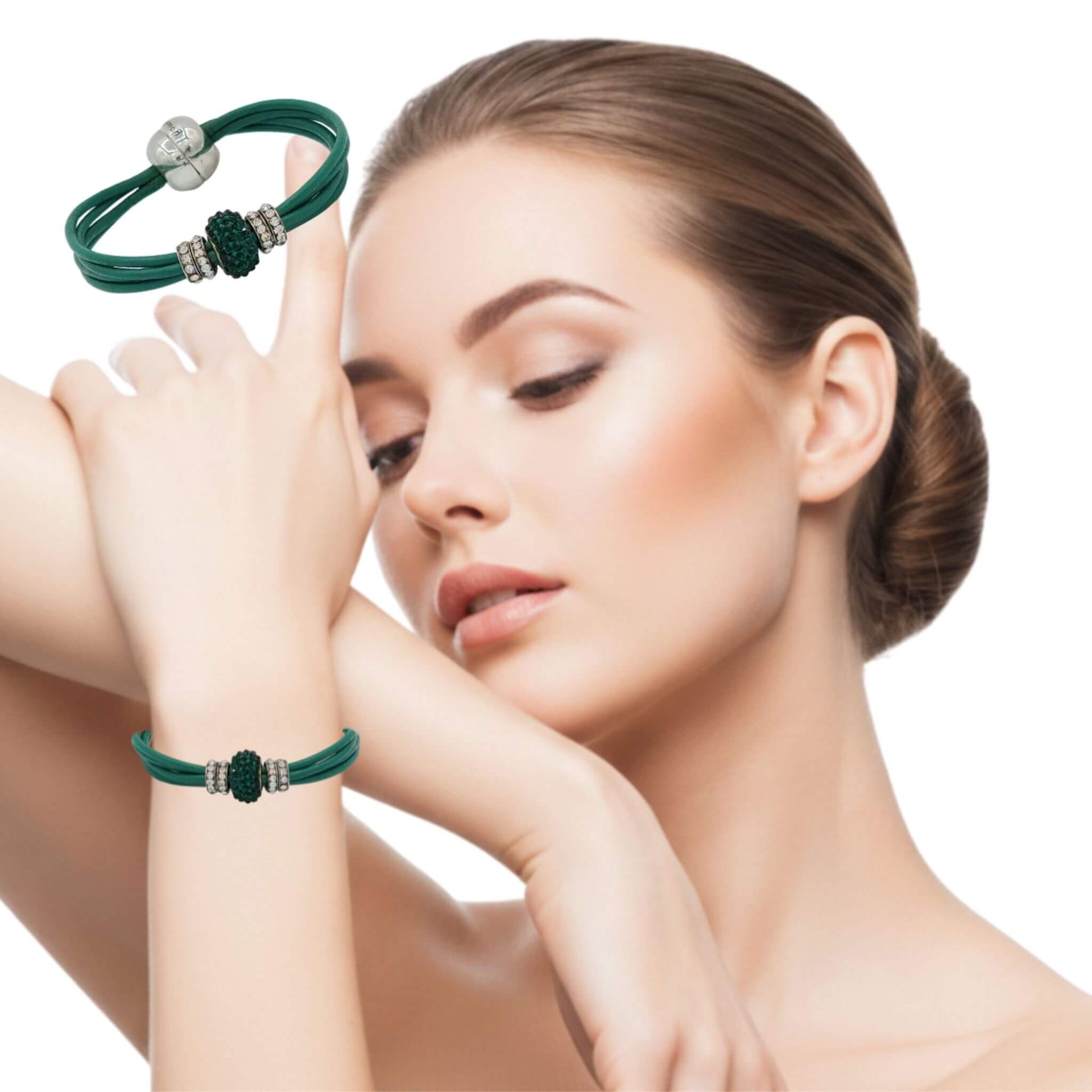 Pulsera de cuero verde y central de brillantes de cristal verde
