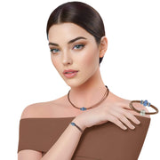 Set de pulsera y collar gargantilla de cuero marrón chocolate con central de brillantes en azul 