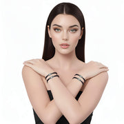 Pulsera de cuero negro y brillantes de cristal blancos