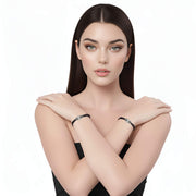 Pulsera de cuero negro y brillantes de cristal blancos