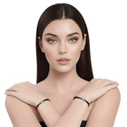 Pulsera de cuero negro y brillantes de cristal blancos