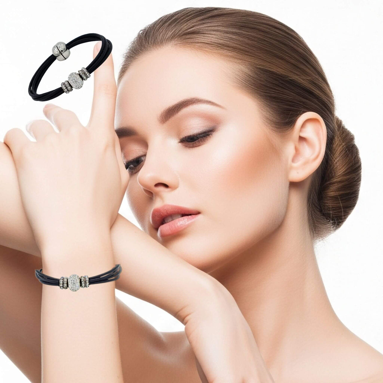 Pulsera de cuero negro y brillantes de cristal blancos