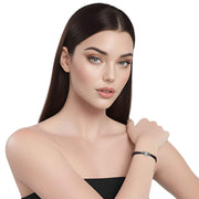 Pulsera de cuero negro y brillantes de cristal blancos