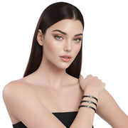 Pulsera de cuero negro y brillantes de cristal blancos