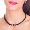 Collar gargantilla cuero negro y brillantes de cristal verde