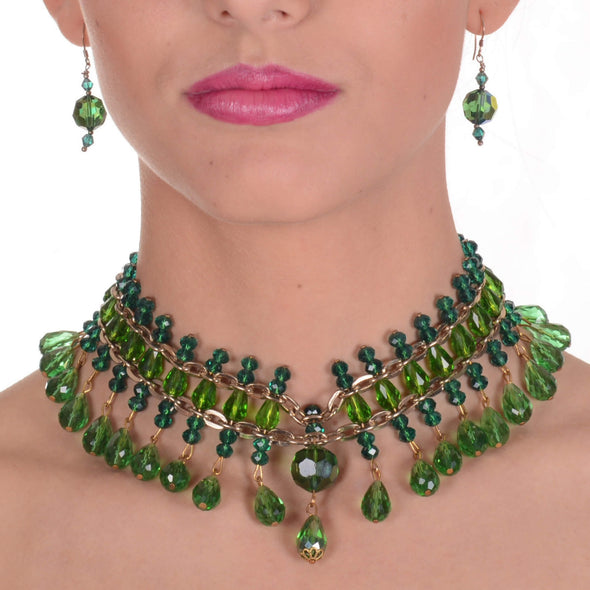 Necklace choker in green crystal with hanging tears and golden chain